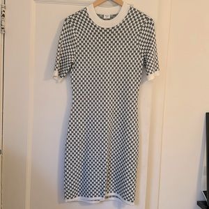 Abercrombie & Fitch white and olive short sleeve sweater dress